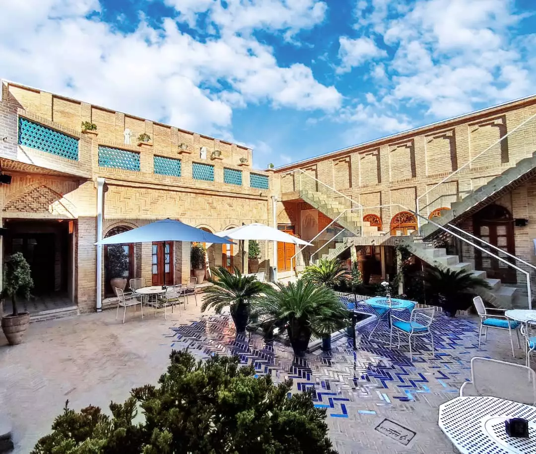 Alibaba https://cdn.alibaba.ir/ostorage/hotel-accommodation-images/6849411ca1e6f83605b73781_حیاط (2).webp